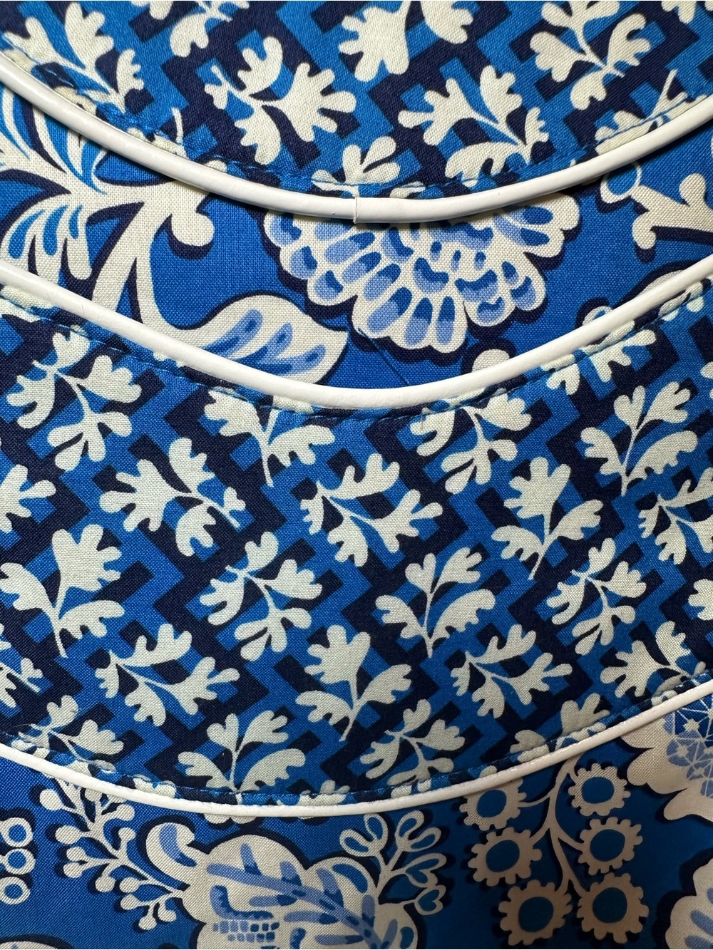 Vera Bradley crossbody bag in Blue Lagoon quilted pattern - Picture 6 of 16
